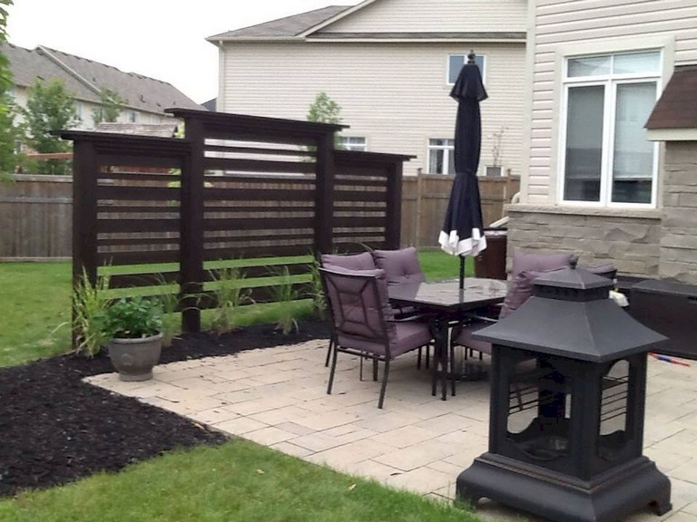 73+ Simple Backyard Privacy Fence Design Ideas