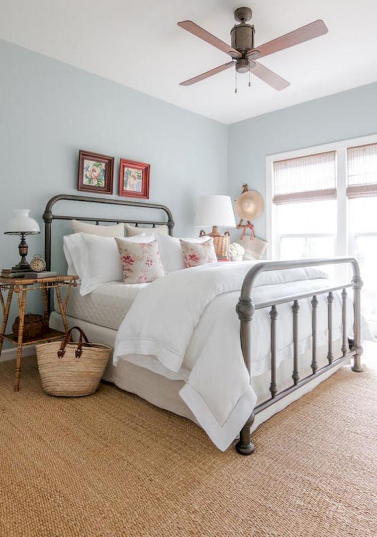 50+ Amazing Farmhouse Style Bedroom Design Ideas