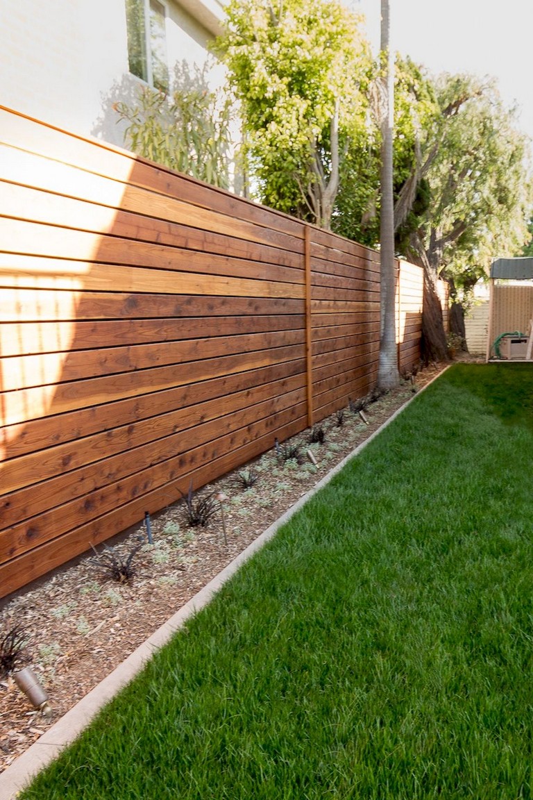 73+ Simple Backyard Privacy Fence Design Ideas
